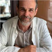 Profesor multidisciplinar en al ámbito de las artes y la Historia con experiencia en varios centros nacionales e internacionales. Clases online y presenciales preferentemente en zona Sierra Oeste de Madrid para niños y/o adultos en español, inglés y/o fra